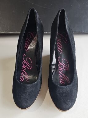 Ciao Bella Black Suede Round-Toe Platform Heels NWT